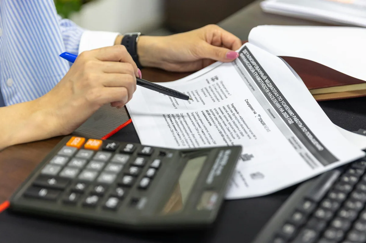Contadora realizando trámites ARCA online Argentina